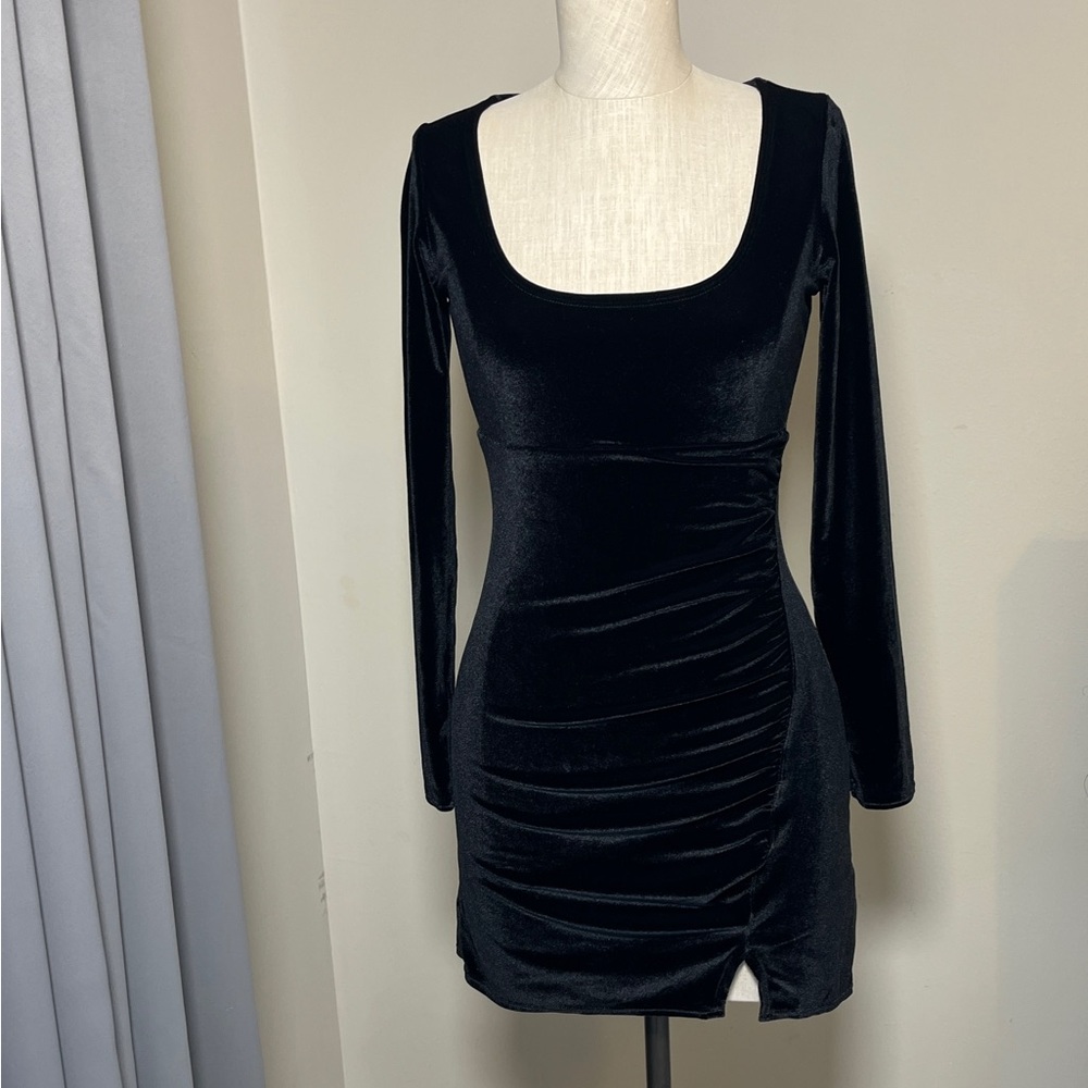 Hollister Black Velvet Long Sleeve Ruched Mini Dress | NWT | Small Short